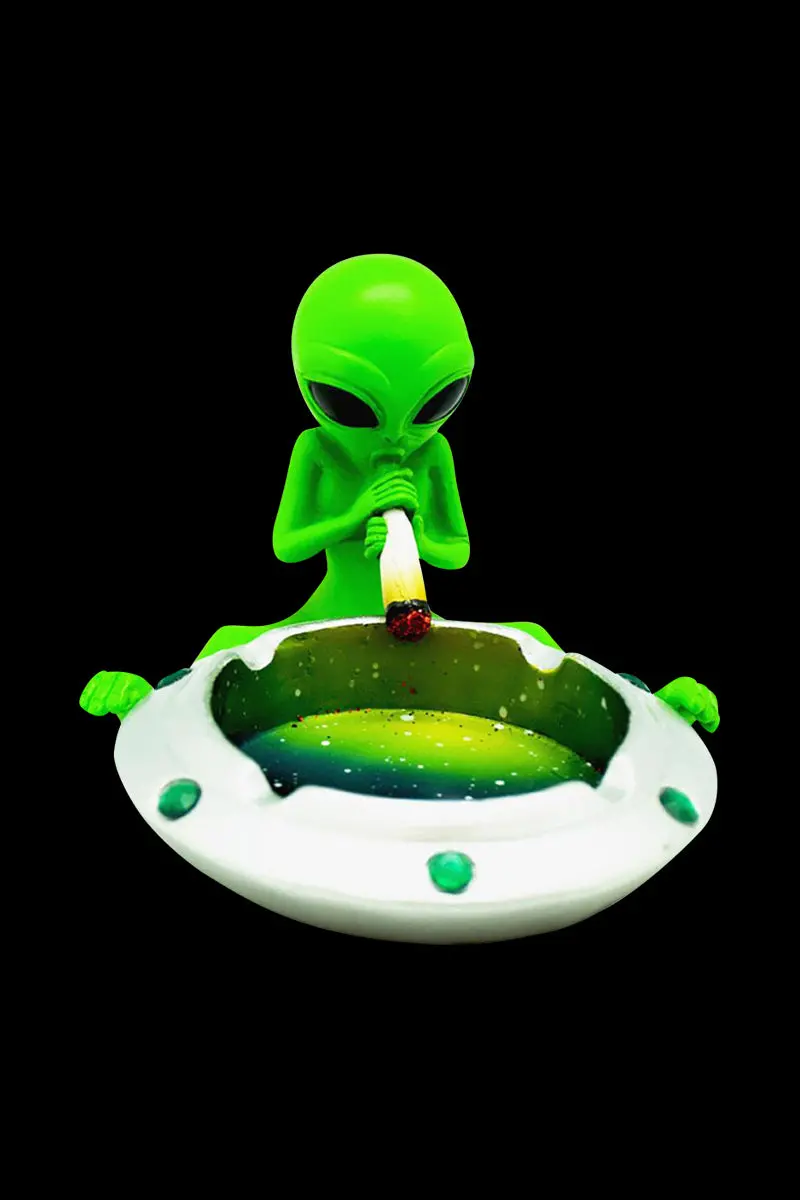 Astral Alien–Inspired Smoke Session Ashtray 1