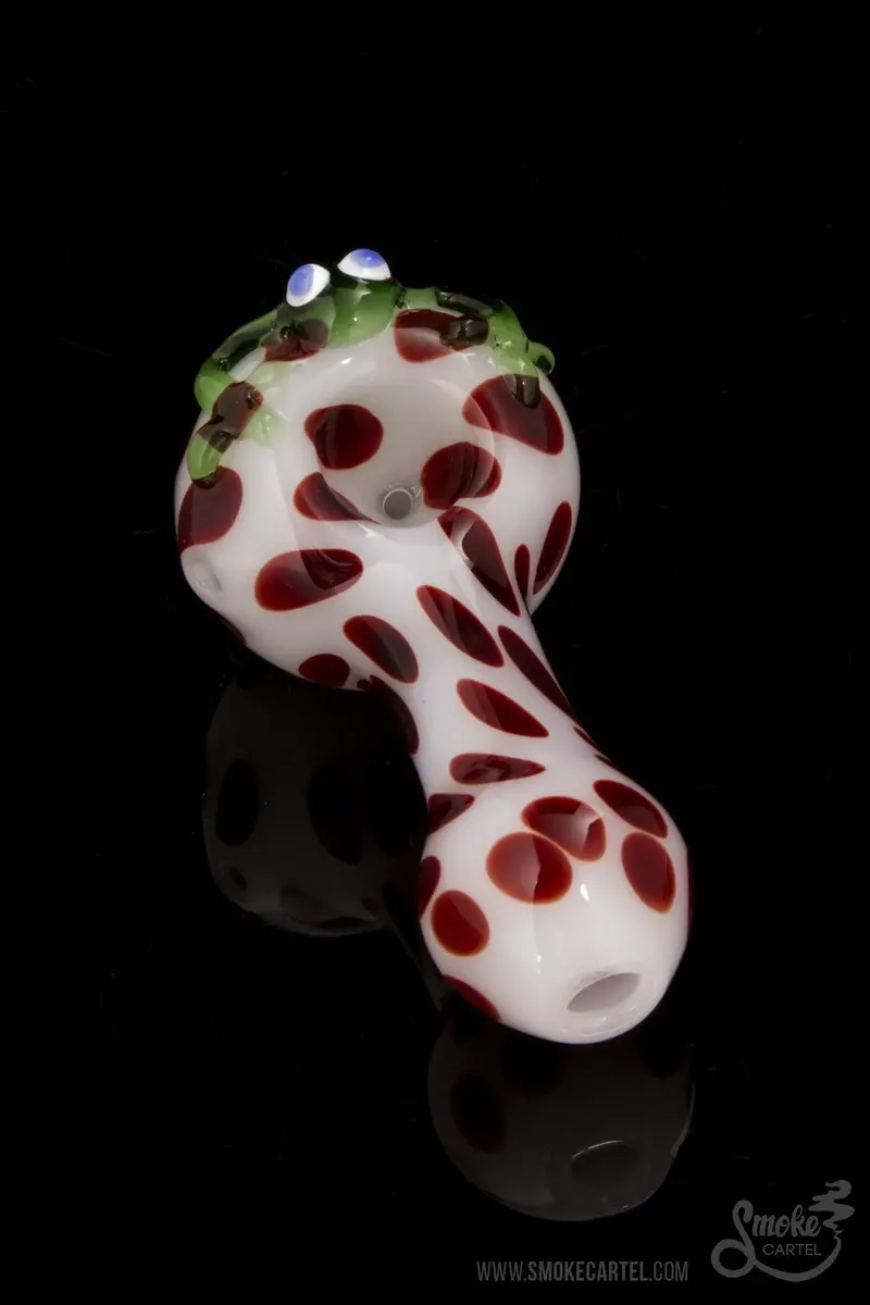 La Pipes Spotted Poison Frog Spoon Pipe – Artisan Glass 1