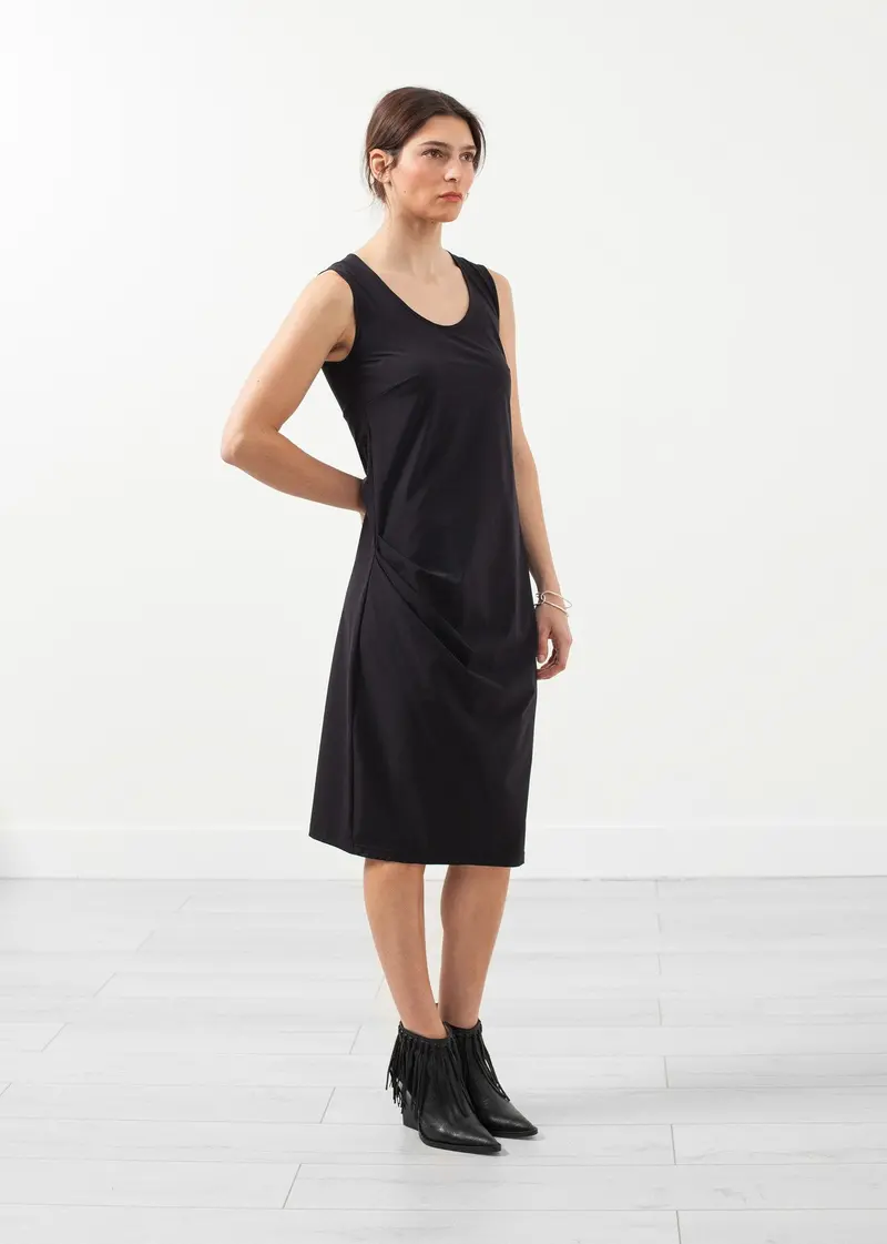 Slim-Fit Sleeveless Dress 1