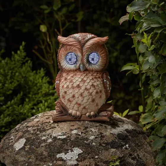 Solar-Powered Blinking Owl Garden Ornament 1